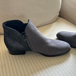 Munro Averee Textured Suede Double Zip Bootie